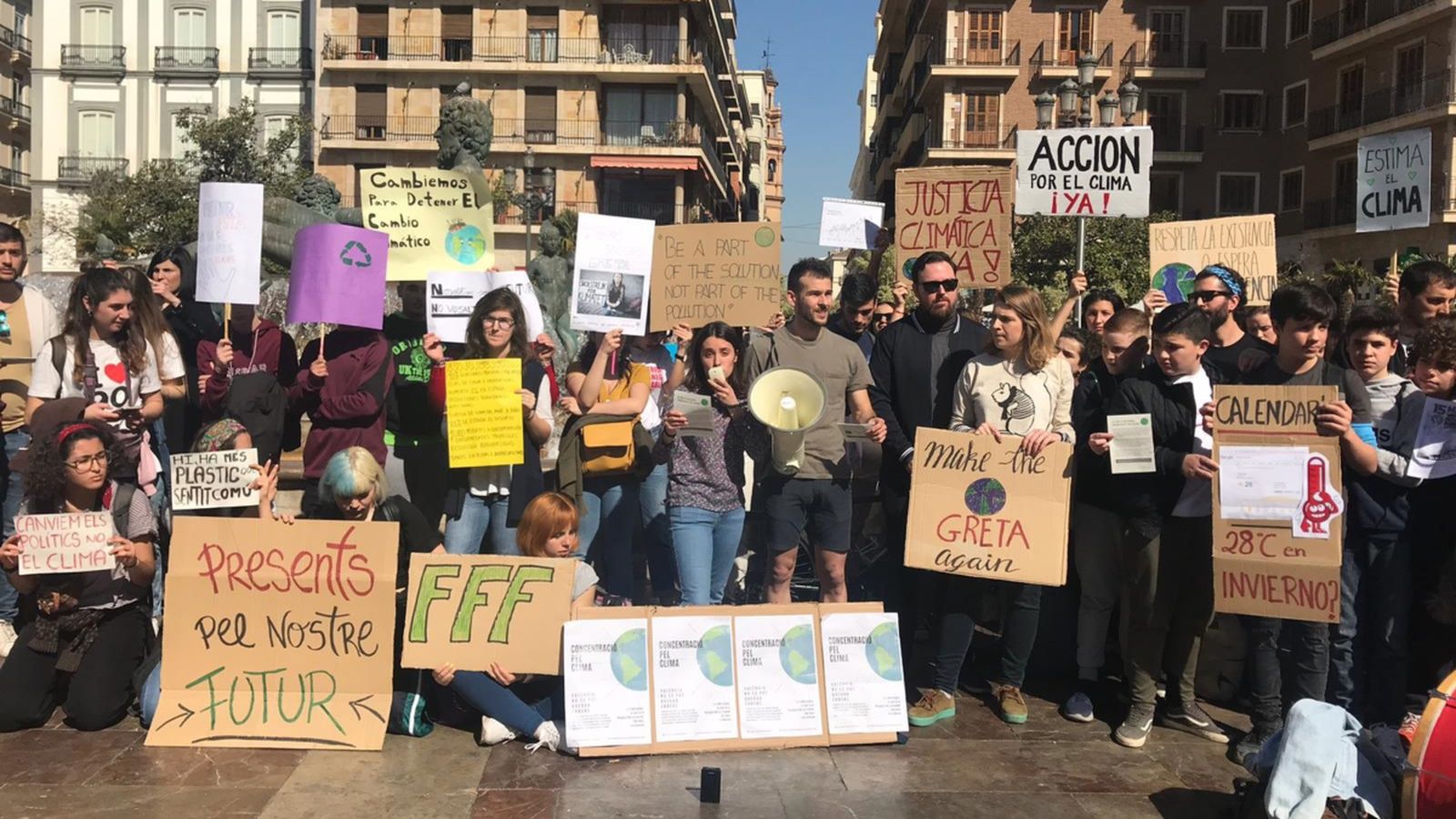 El moviment Fridays for Future debat la seua relació amb els partits polítics