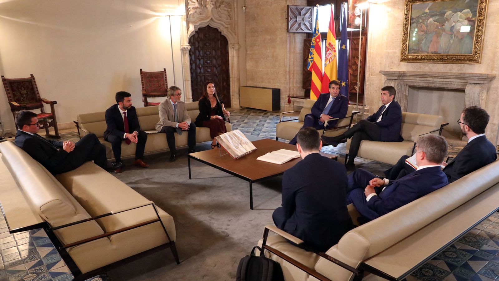 El mandatari europeu, durant la reunió que ha mantingut amb Carlos Mazón al Palau de la Generalitat