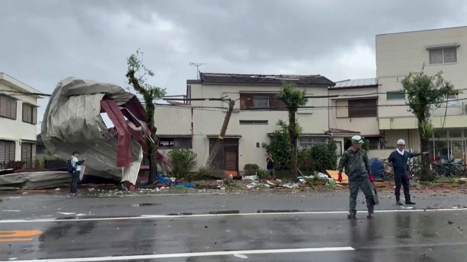 Estat d'uns edificis després del pas del tifó