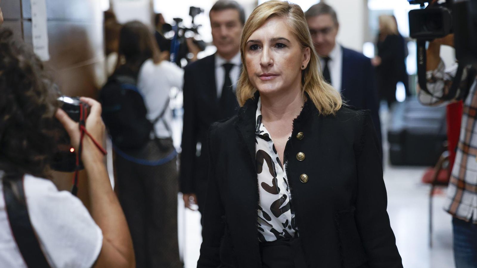 Salomé Pradas, consellera d'Interior i Justícia, arriba a les Corts