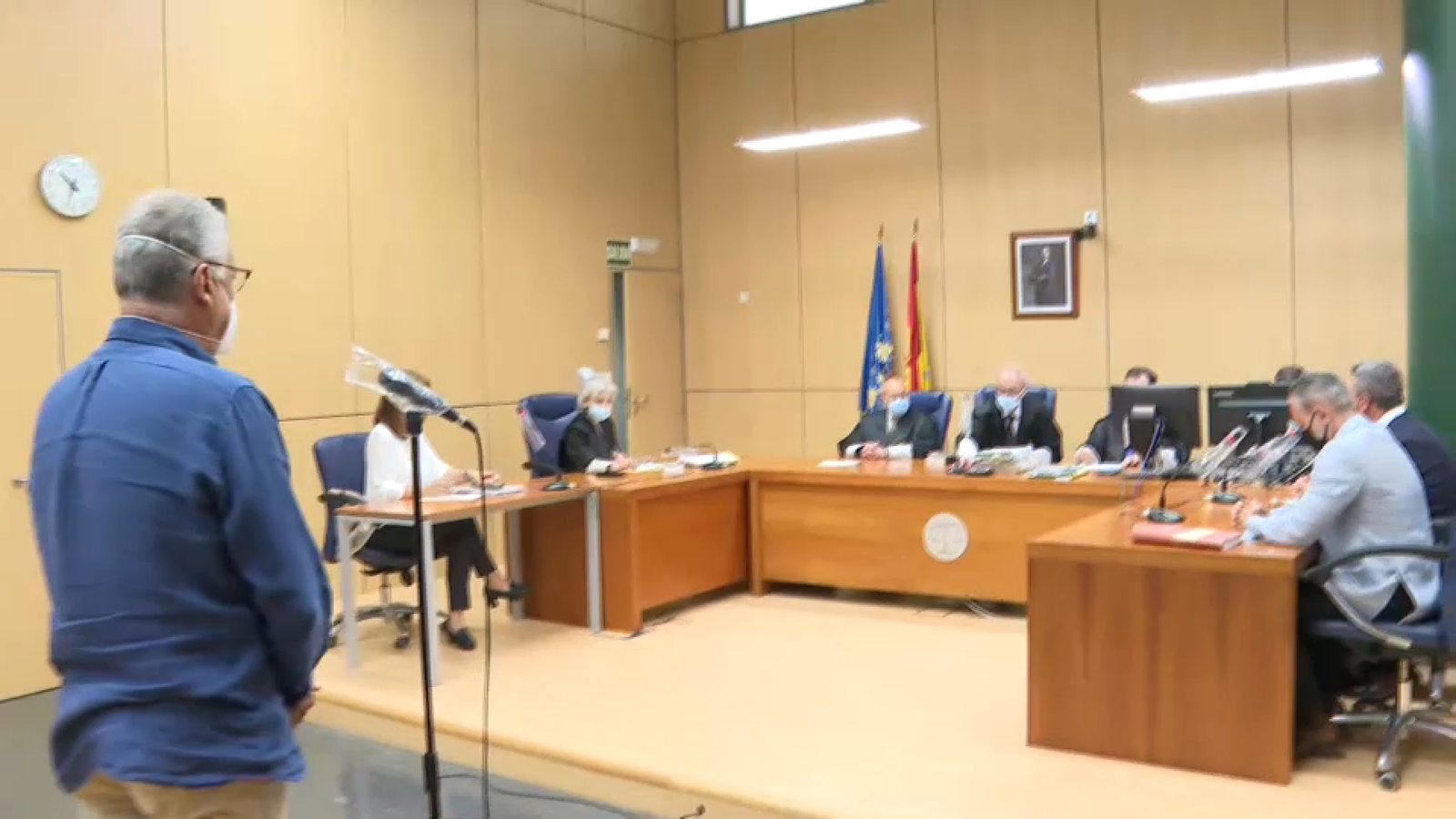 L'acusat d'esquenes en el jujtat