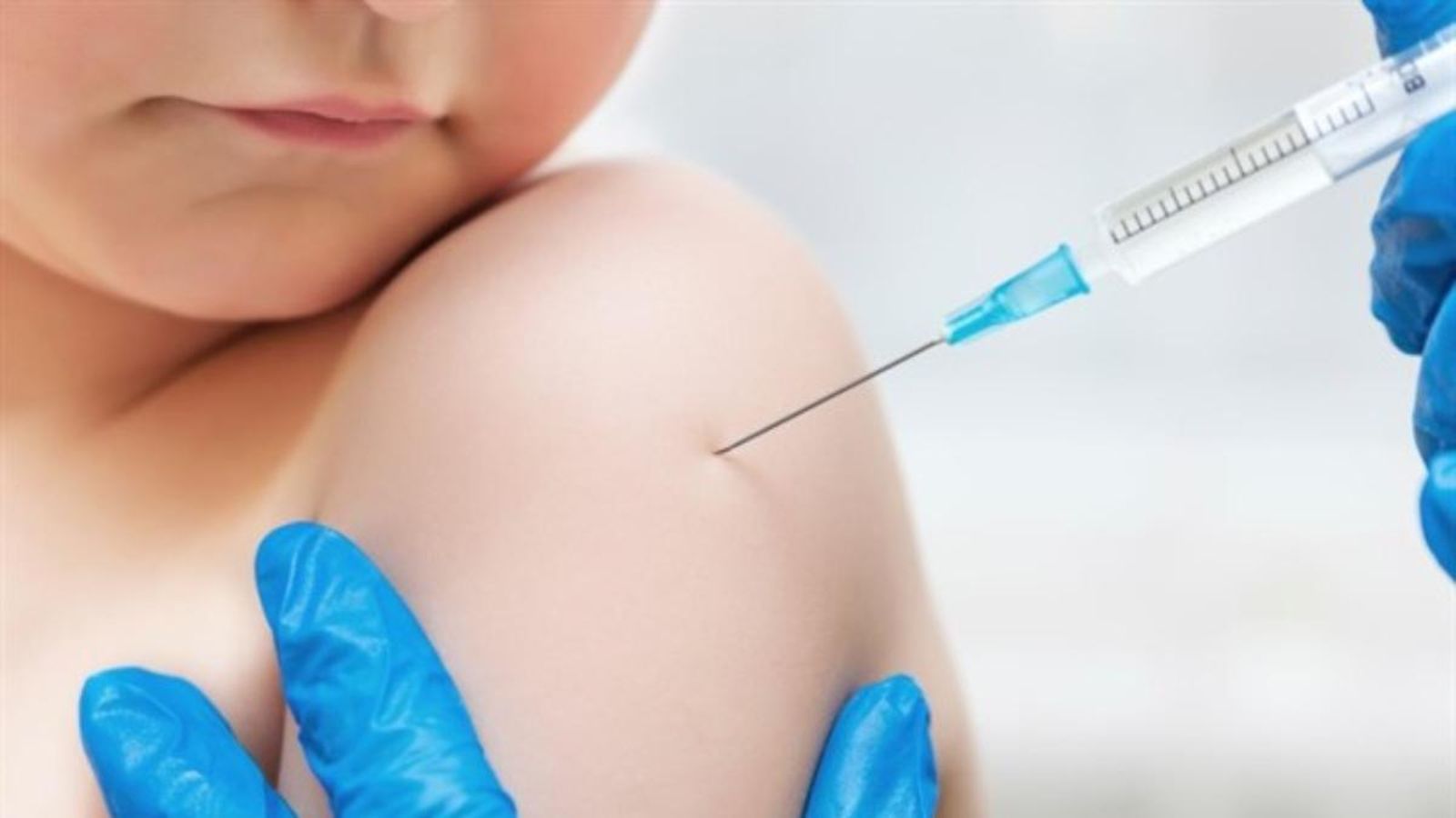 La mort d'una xiqueta d'un any per meningitis a Alacant ha posat d'actualitat el nou calendari de vacunacions que la Conselleria de Sanitat inicia al maig | EP