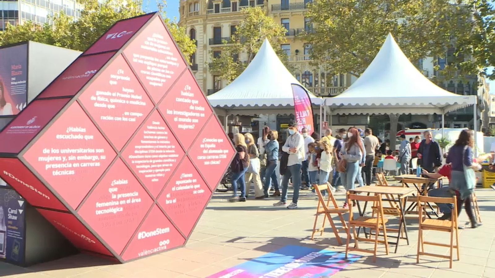El VLC Startup Market ple en la plaça de l'Ajuntament