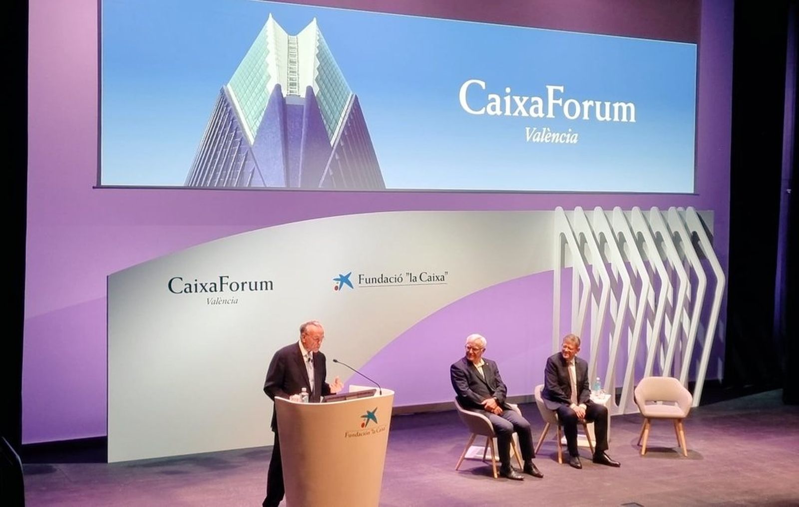 El president de La Caixa parla en la inauguració de CaixaForum València