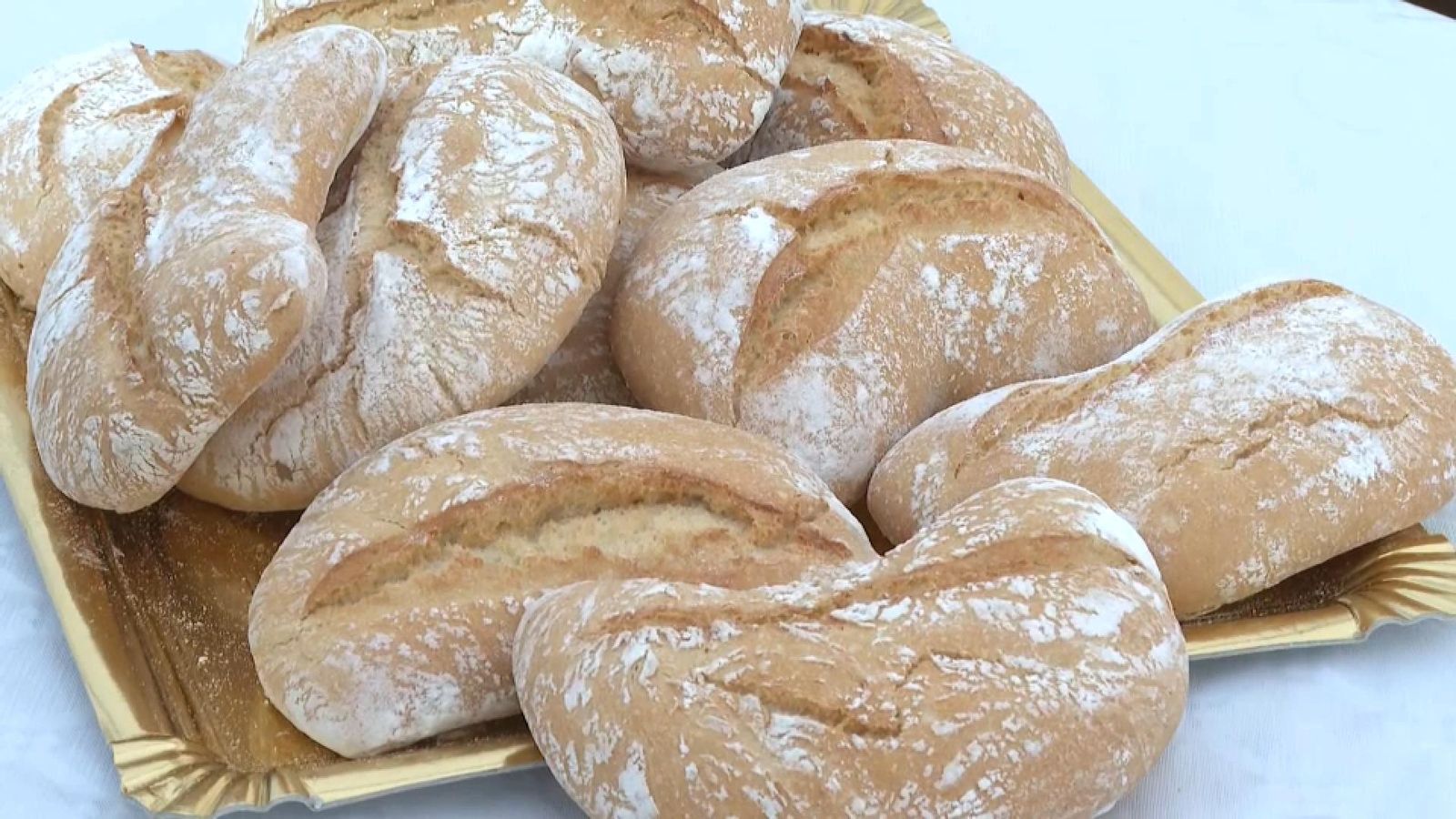 La pataqueta és l'únic pa autòcton que queda als nostres forns, per això el gremi vol impulsar la seua protecció
