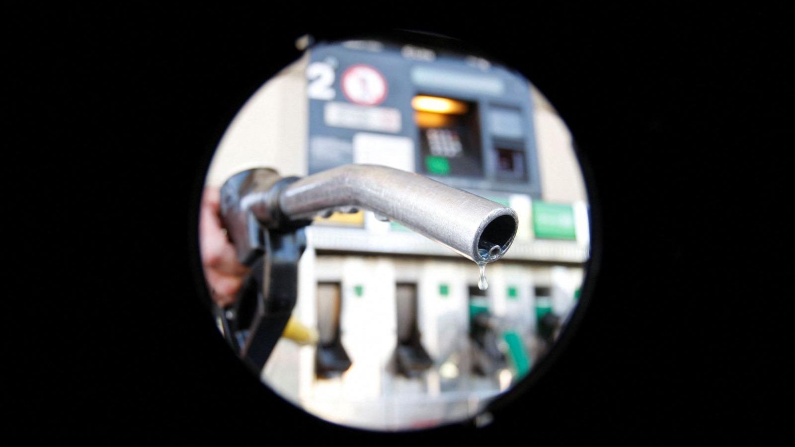 Un surtidor de combustible en una estació de servei