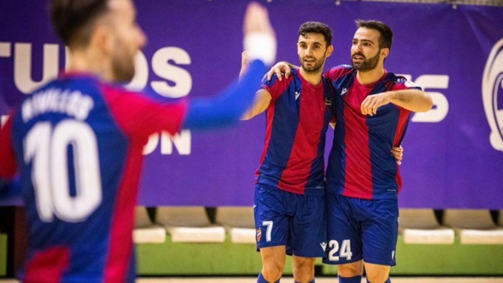 El Llevant goleja a Valdepeñas i ja està en semifinals