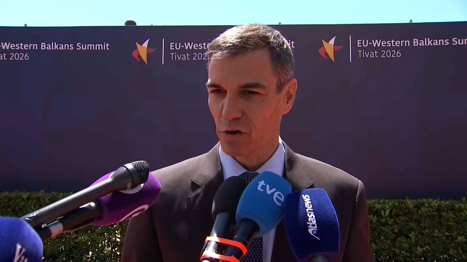 Sánchez a la seua arribada a Tivat, a Montenegro, on participa en la Cimera UE-Balcans Occidentals.