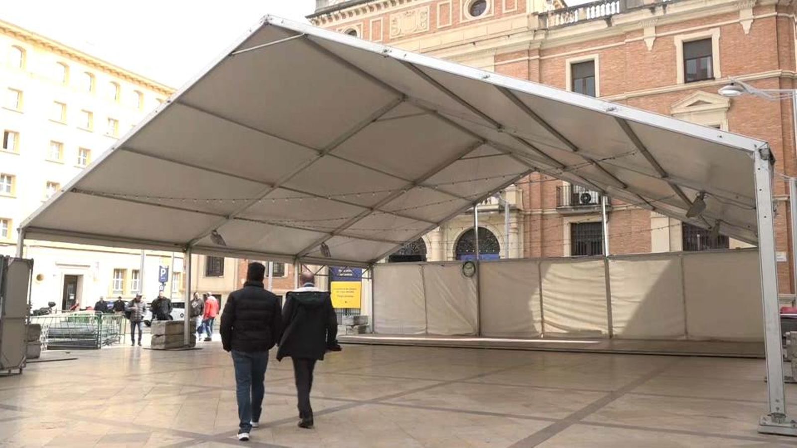 La carpa de la colla del Rei Barbut ja està en peu i ultima els preparatius per a les festes de La Magdalena