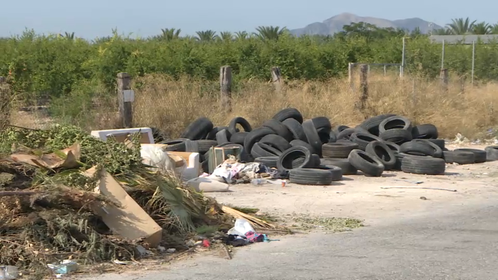 Les autoritats investiguen l'abandonament de rodes a la serra de Crevillent