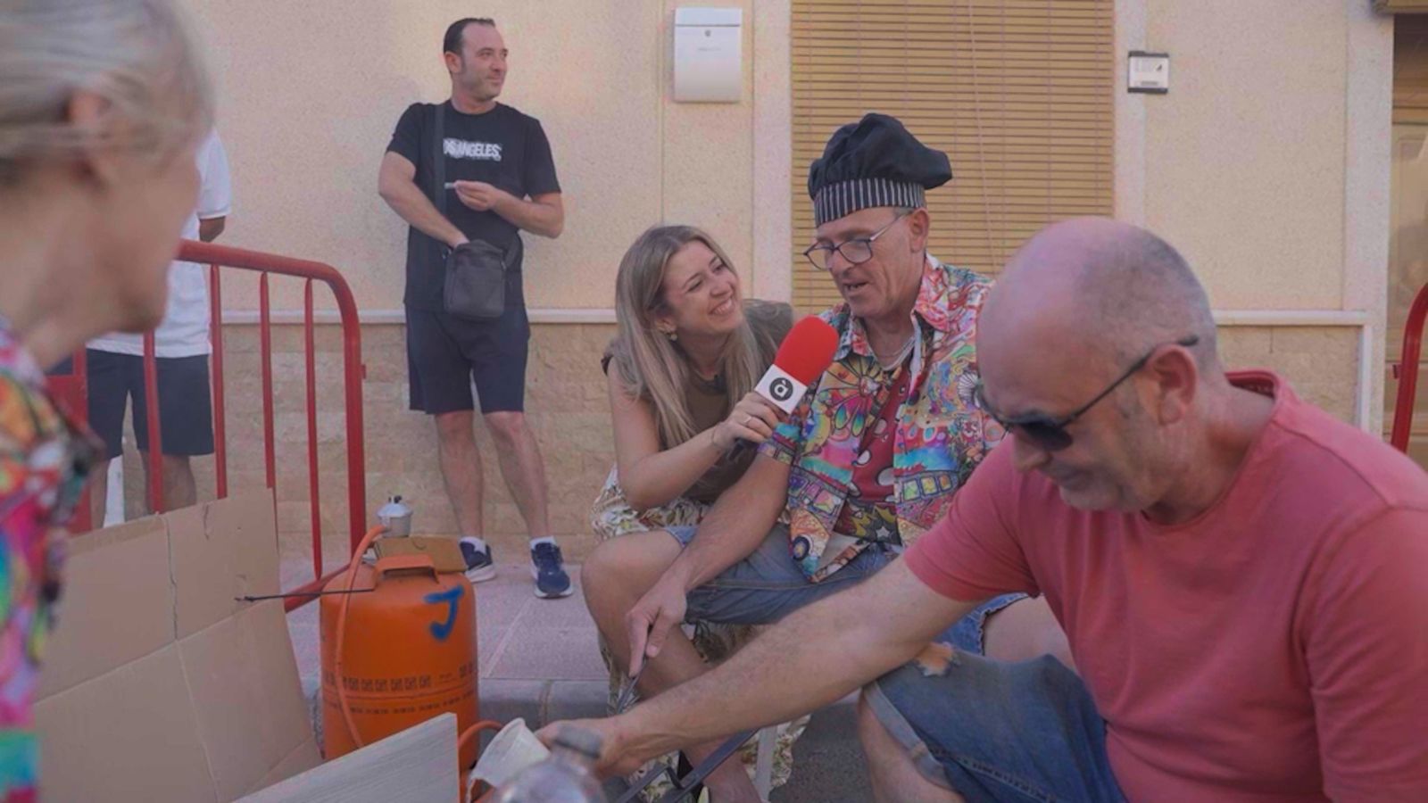 Mari Carmen Montes amb els cuiners de les gatxamigues