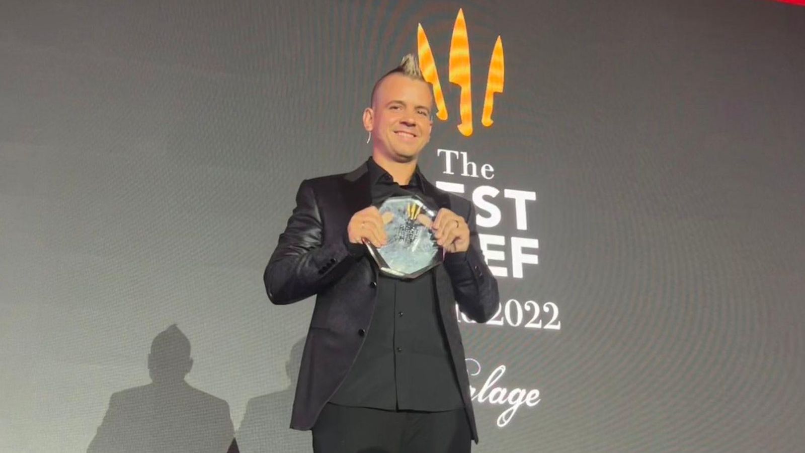 David Muñoz amb el premi com a millor cuiner del món