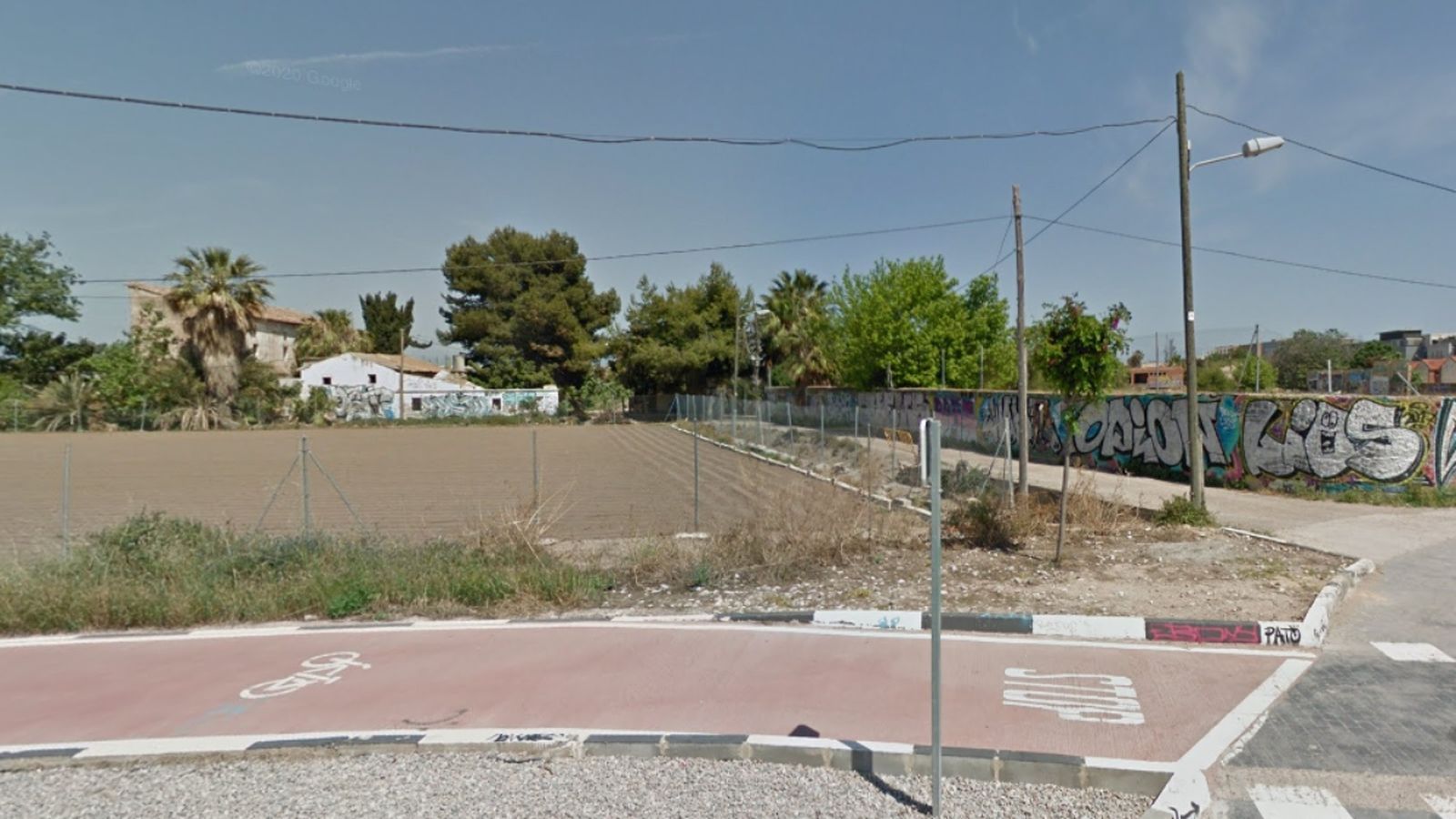 El macrobotellot s'havia convocat al voltant de l'Exkombrera, un club nocturn situat al camí de l'Alqueria de Serra