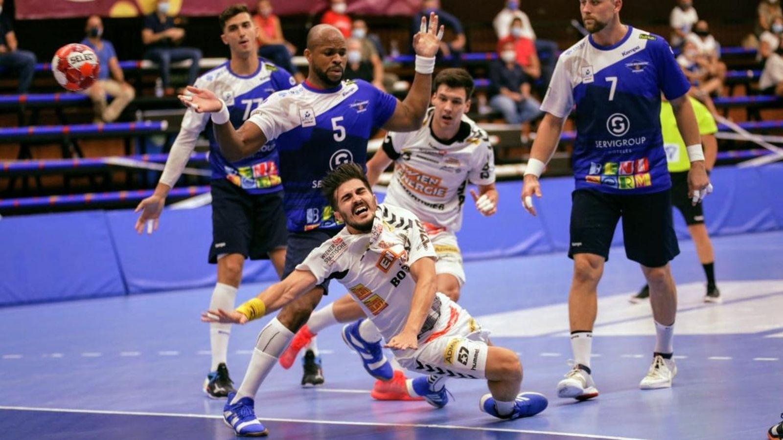 L'Handbol Benidorm en el partit d'anada contra el Fivers