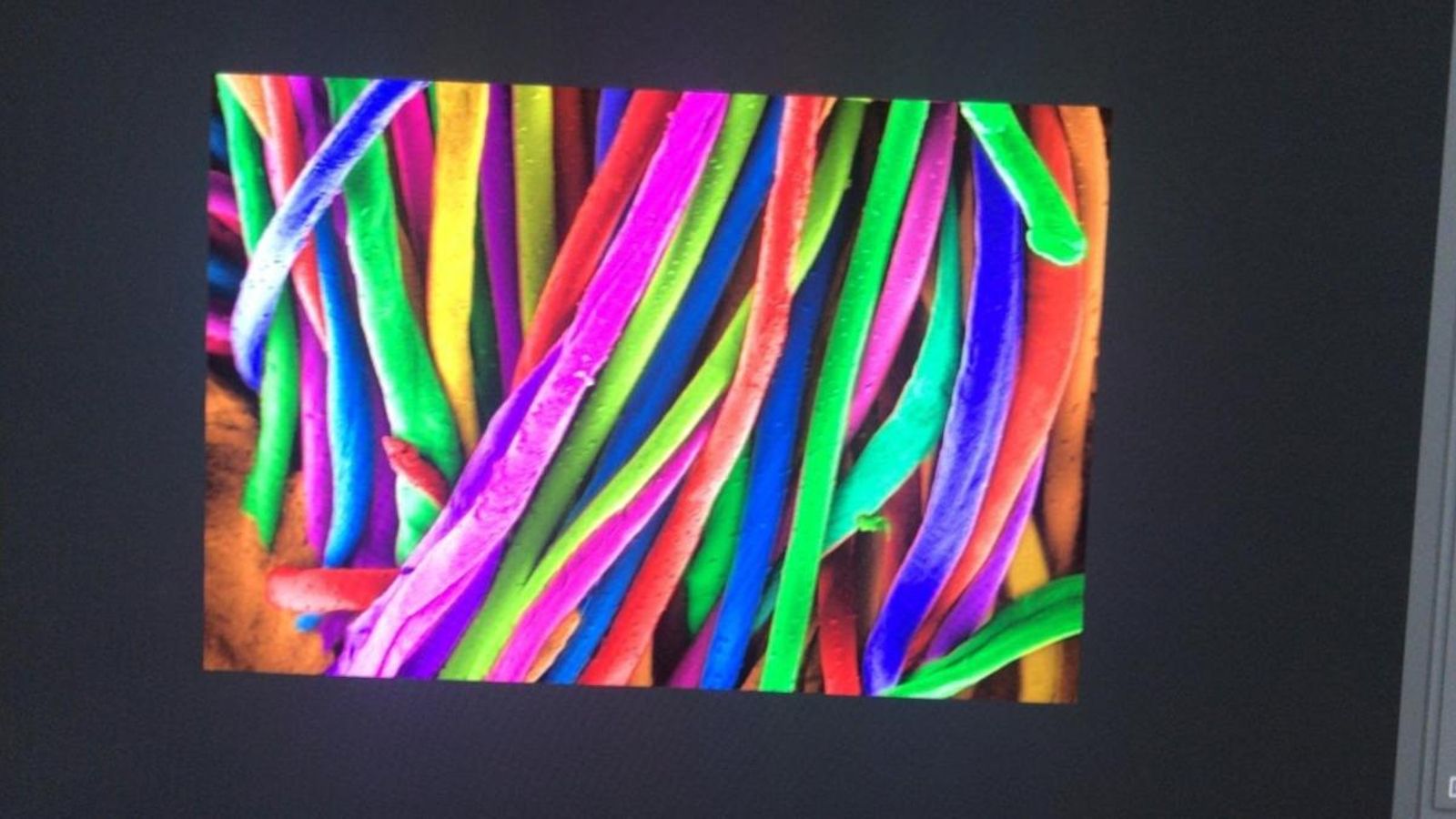 Imatge d'alta resolució del nou teixit que elimina el coronavirus per contacte