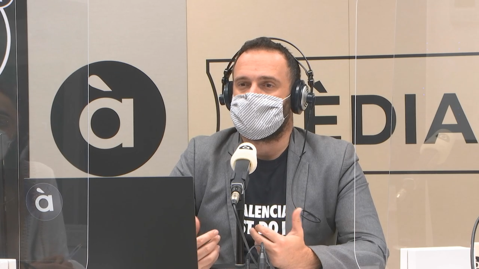 Gustavo Clemente en Línia de fons