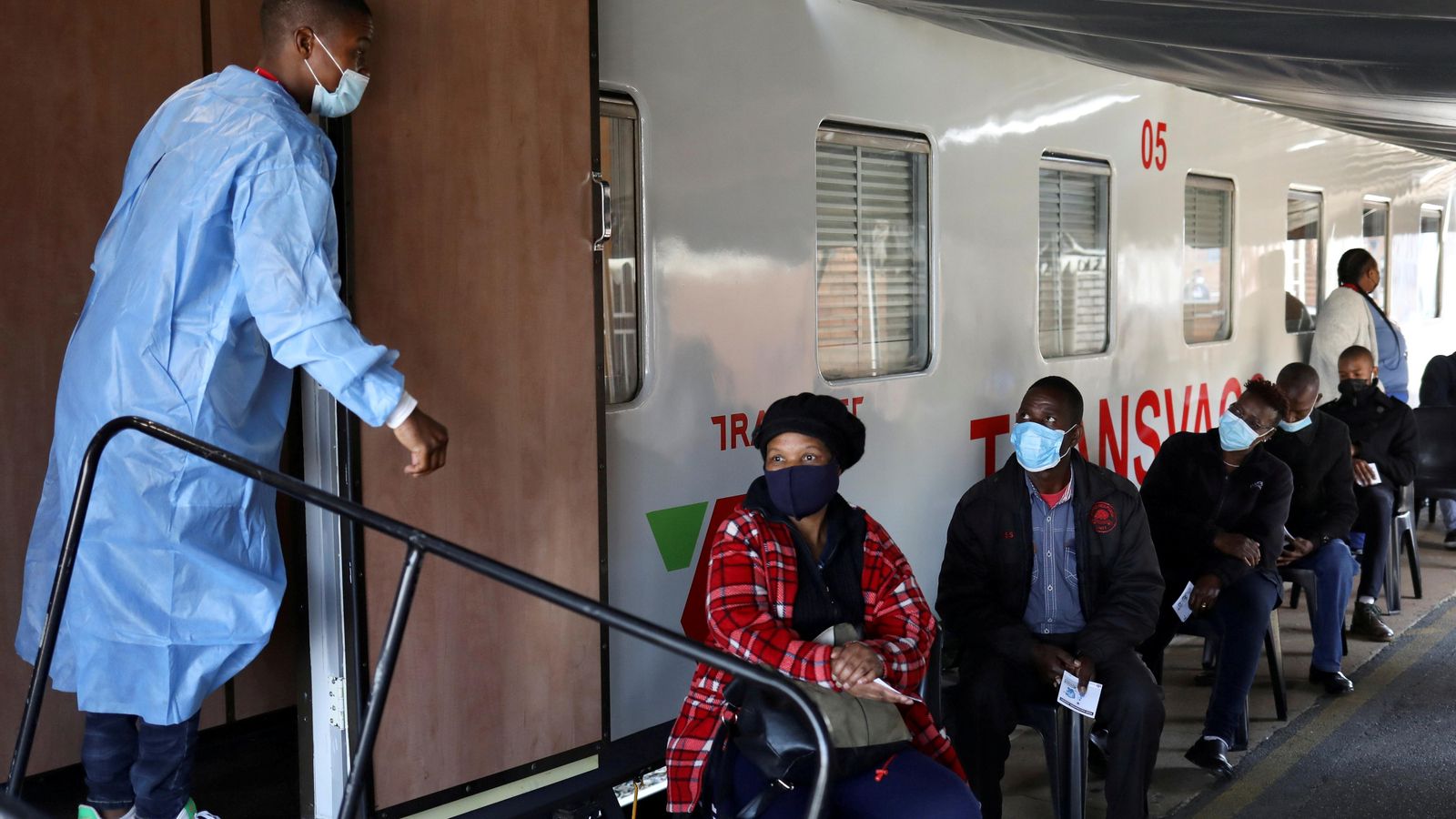L'aparició de la nova variant sud-africana del virus està desestabilitzant les borses mundials