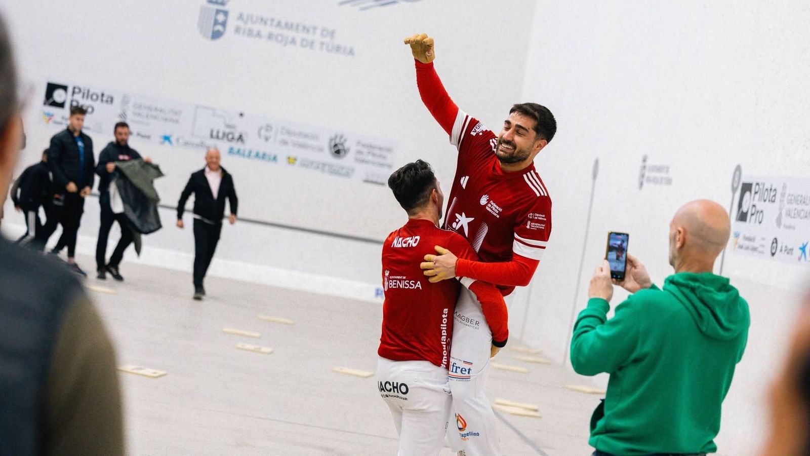 Francés i Nacho celebren la classificació a la final d'escala i corda