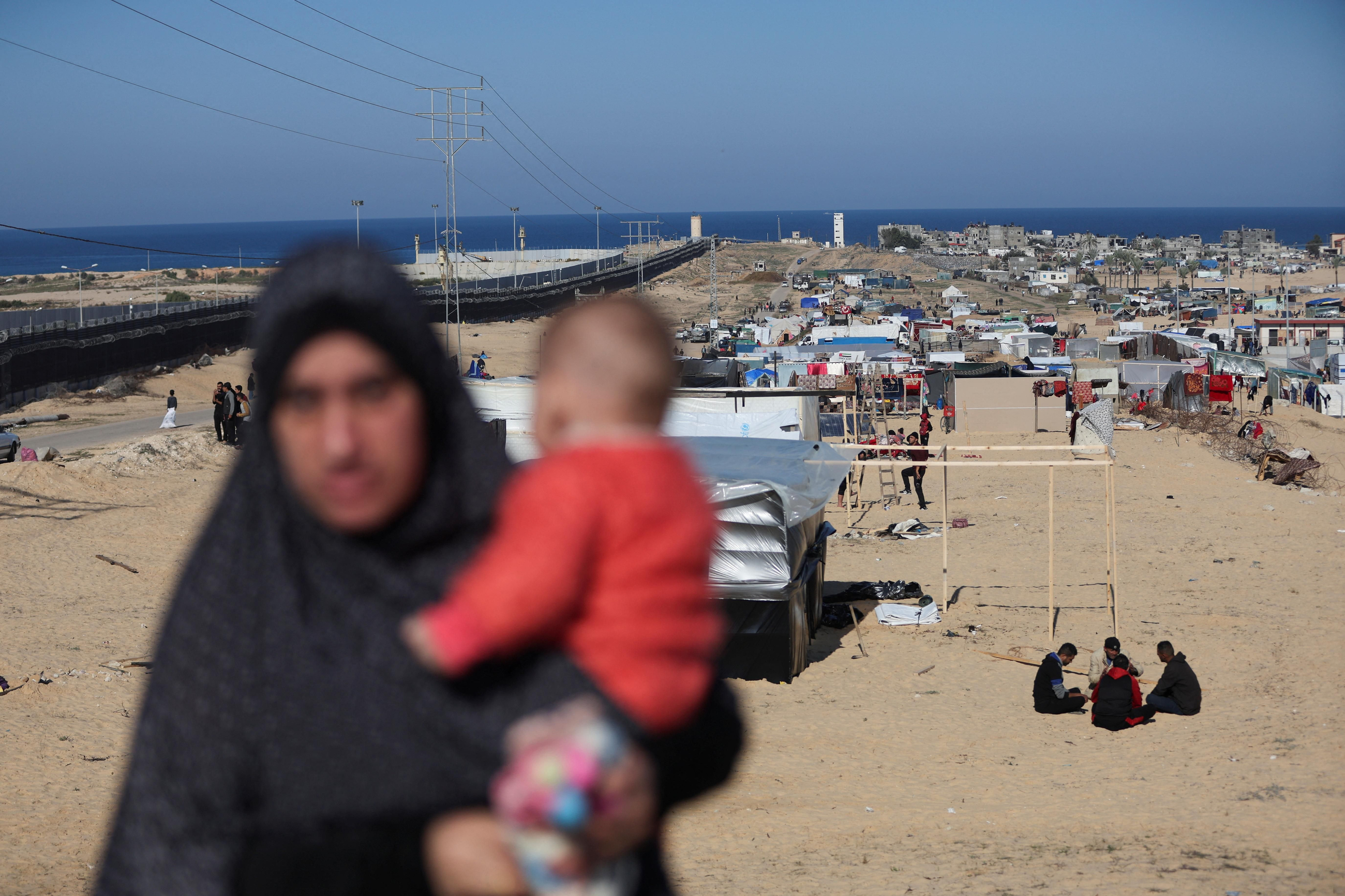 Desplaçats palestins desplaçats en la frontera amb Egipte Desplaçats palestins desplaçats en la frontera amb Egipte