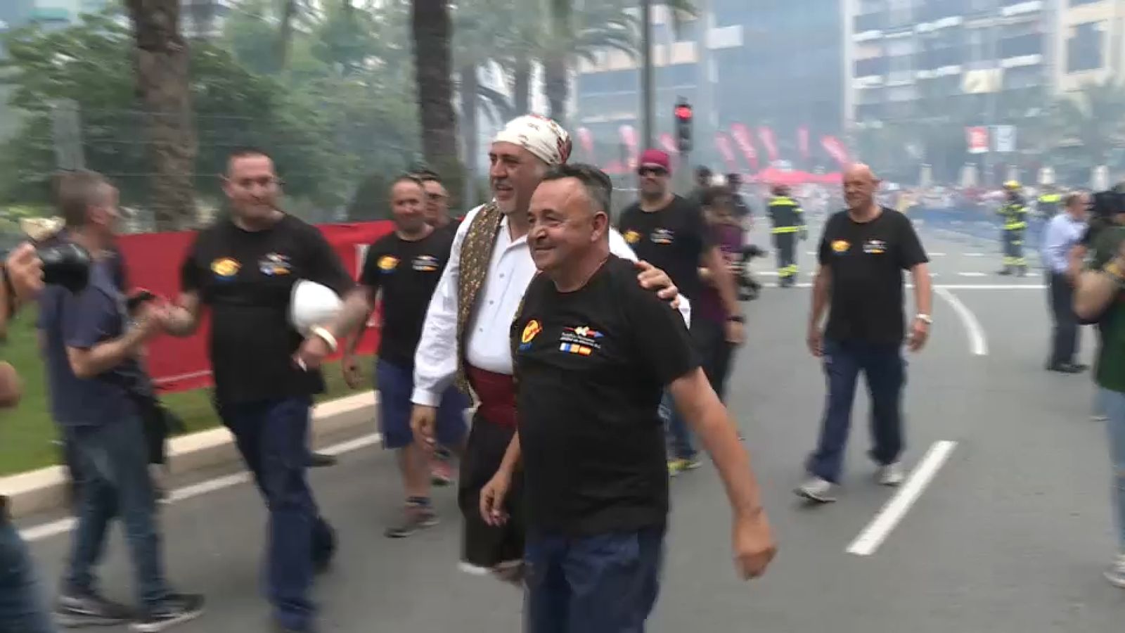 Pedro Luis Sirvent, després d'una mascletà a la plaça dels Cavalls d'Alacant