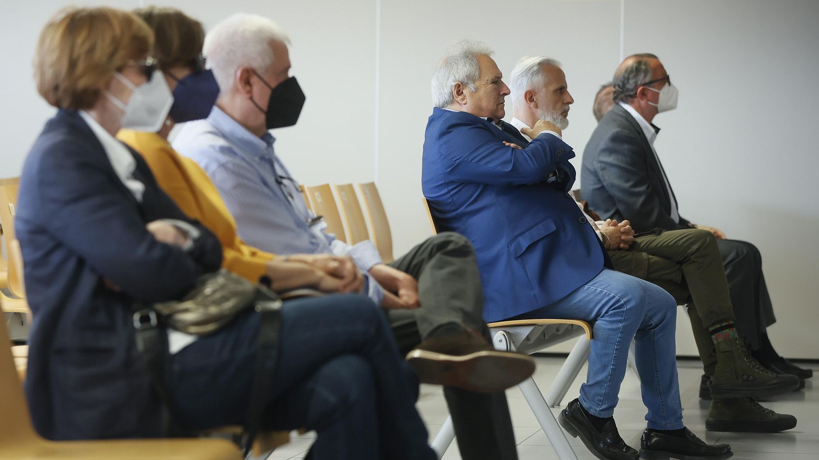 L'expresident de la Diputació (enfocat en el centre) en el banc del acusats, amb l'adjudicatari Mariano López a l'esquerra i l'exgerent d'Imelsa Marcos Benavent a la dret