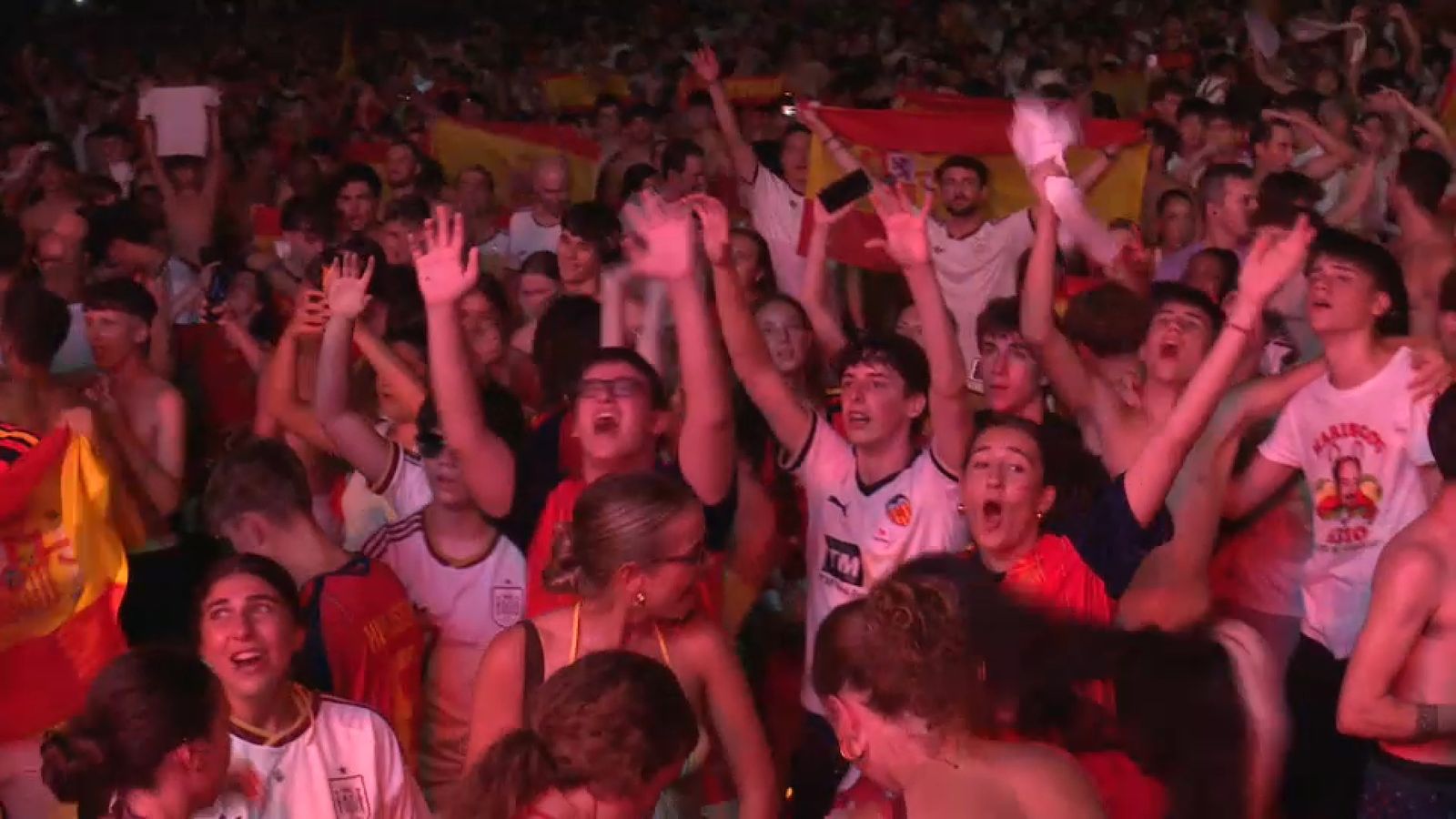 La festa pel Mundial de la 'roja' a la platja de Gandia