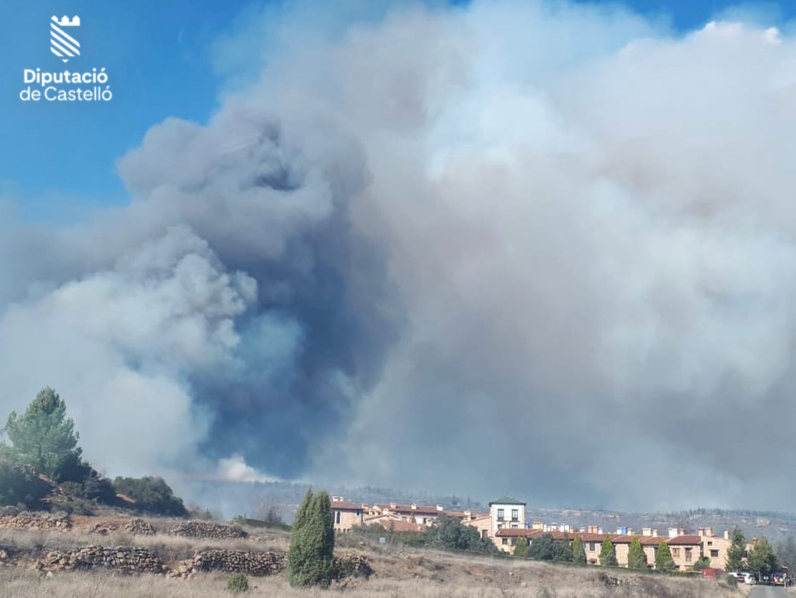 Imatge de l'incendi forestal declarat a Vilanova de Viver8Yp