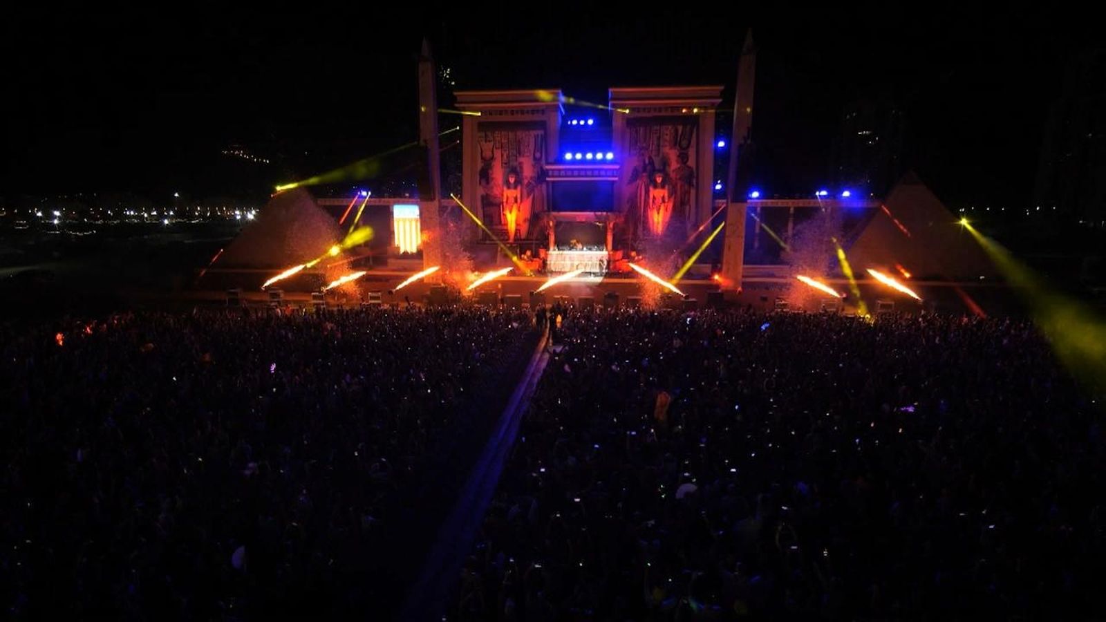 La demanada d’apartaments turístics a Cullera pels festivals de música dispara els preus