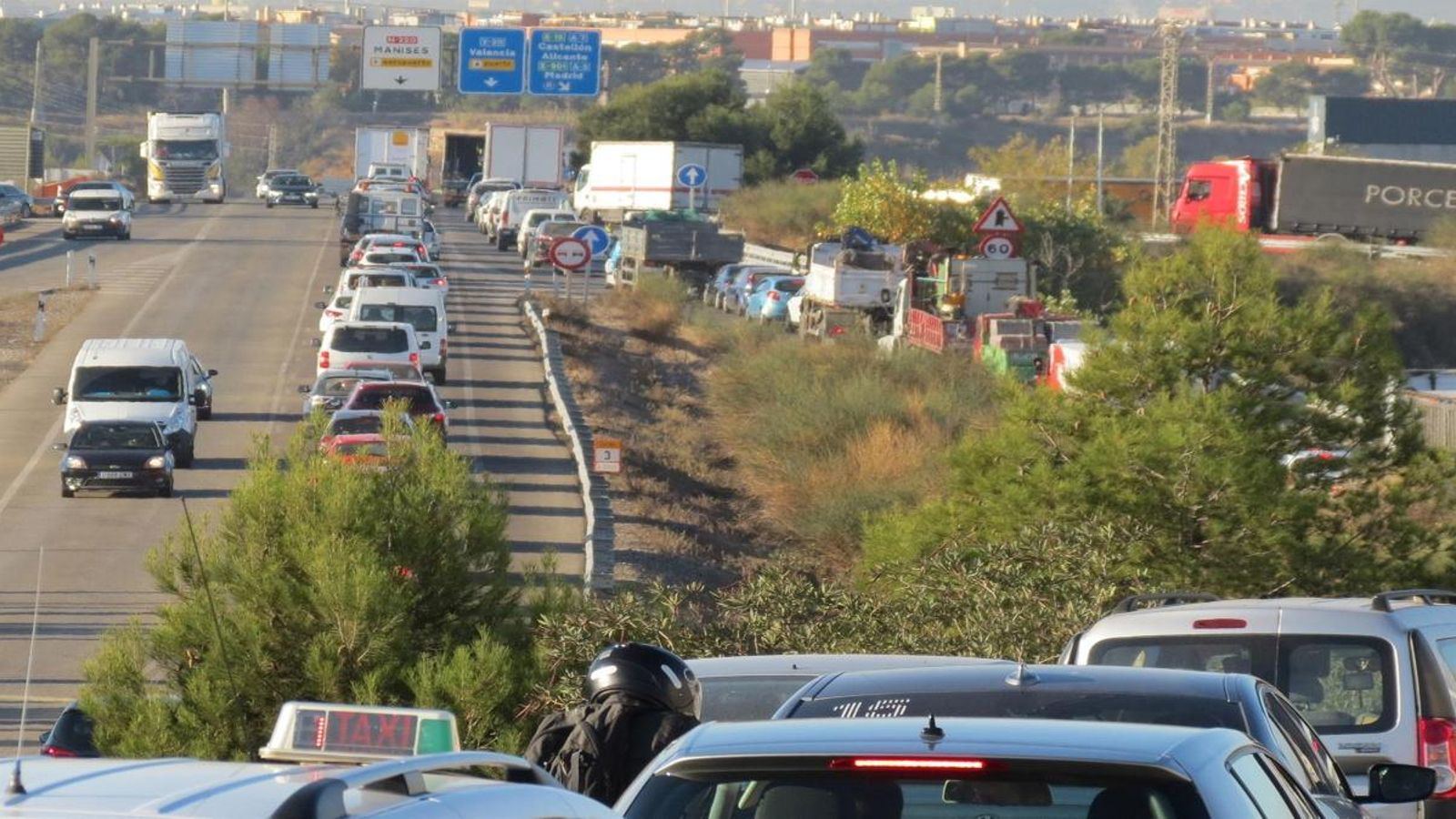 Accés al polígon Font del Gerro des de la V-30, en una imatge d'arxiu