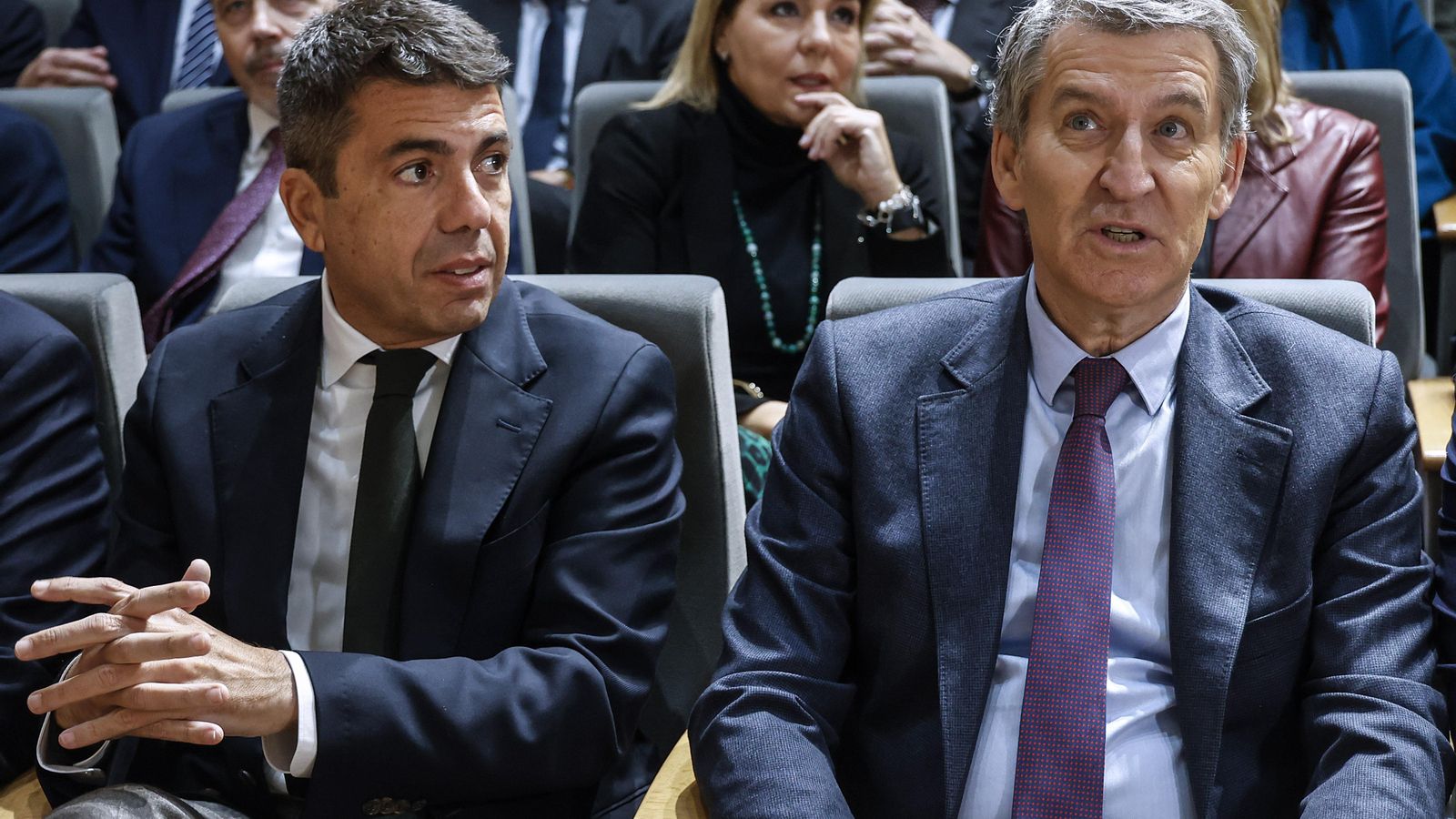 El president del PP, Alberto Núñez Feijóo i el de la Comunitat Valenciana, Carlos Mazón, durant una trobada en la seu de la CEV, a 20 de gener de 2025
