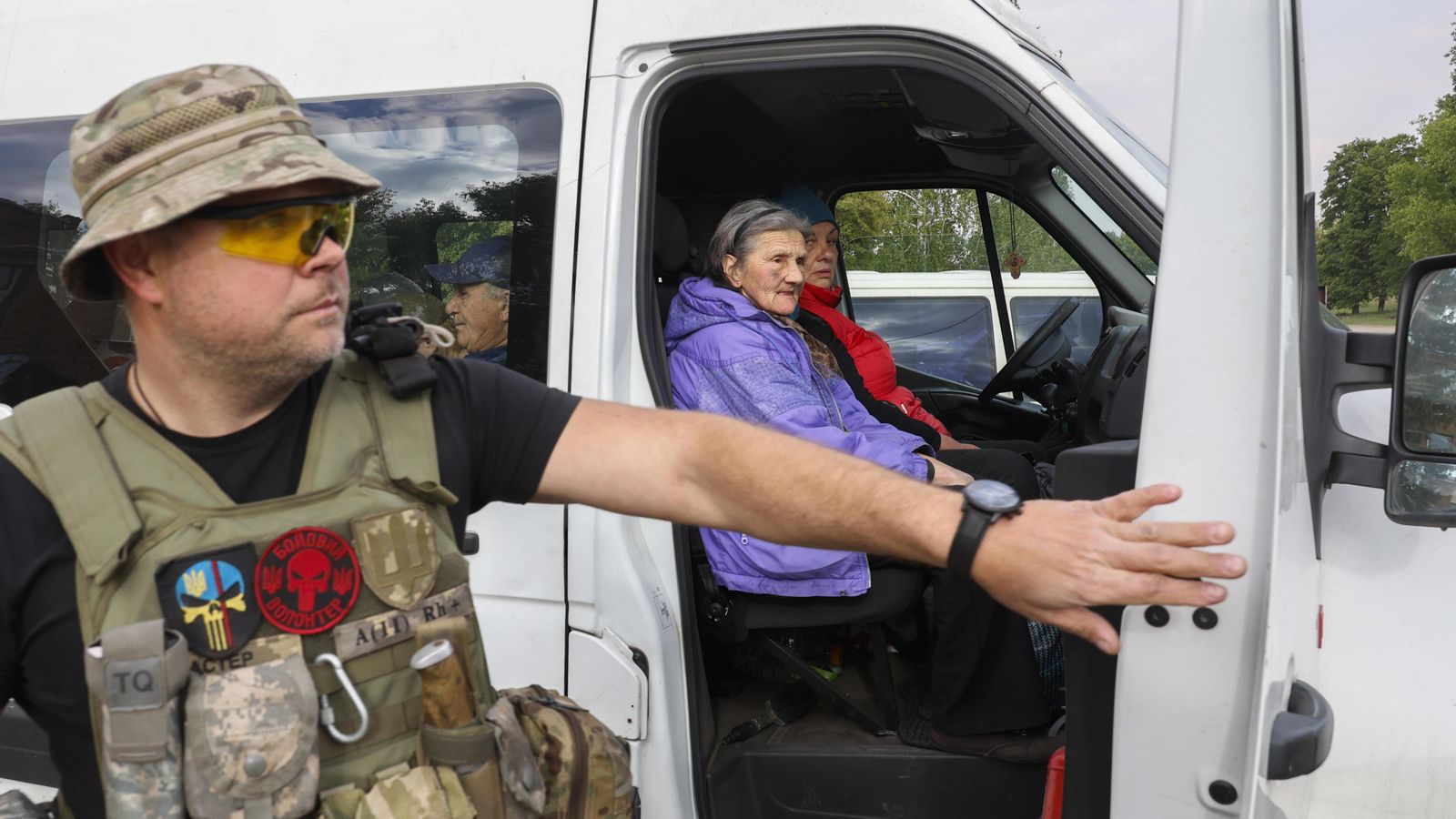 Milers de persones estan sent evacuades de zones frontereres a la regió ucraïnesa de Khàrkiv