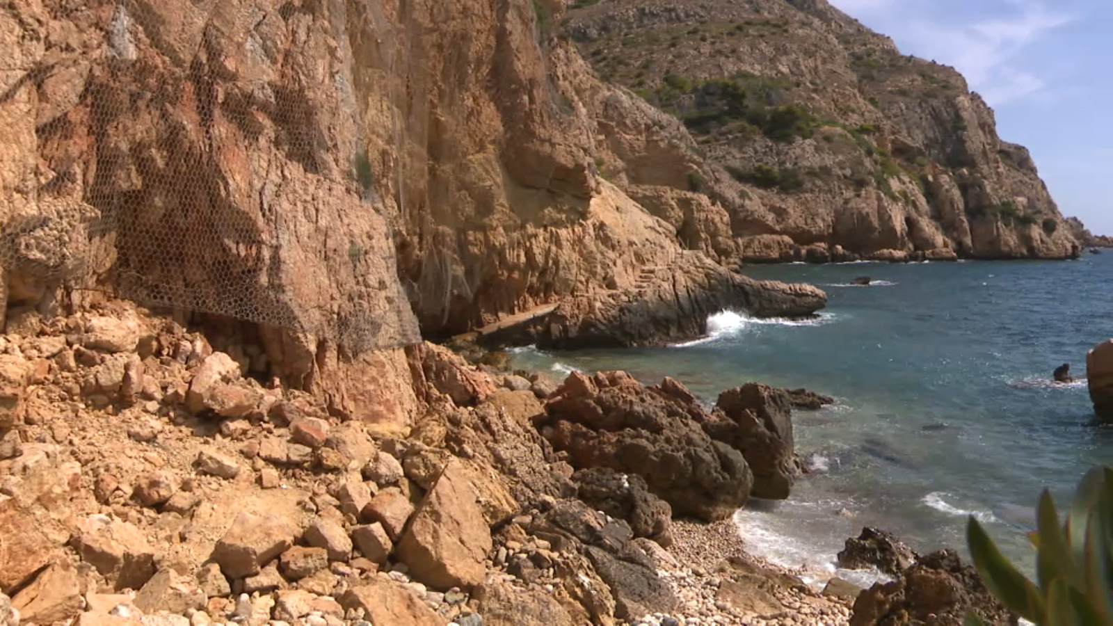 Imatge que presenta la cala del Tangó o del Pope, a Xàbia (Marina Alta)