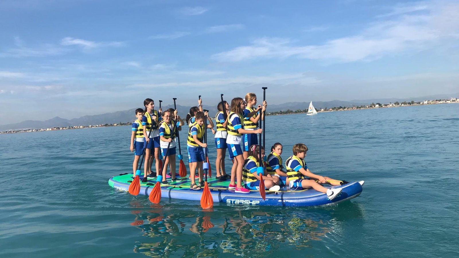Un grup de xiquetes i xiquet en un curs a Benicàssim Un grup de xiquetes i xiquets, en un curs impartit a Benicàssim