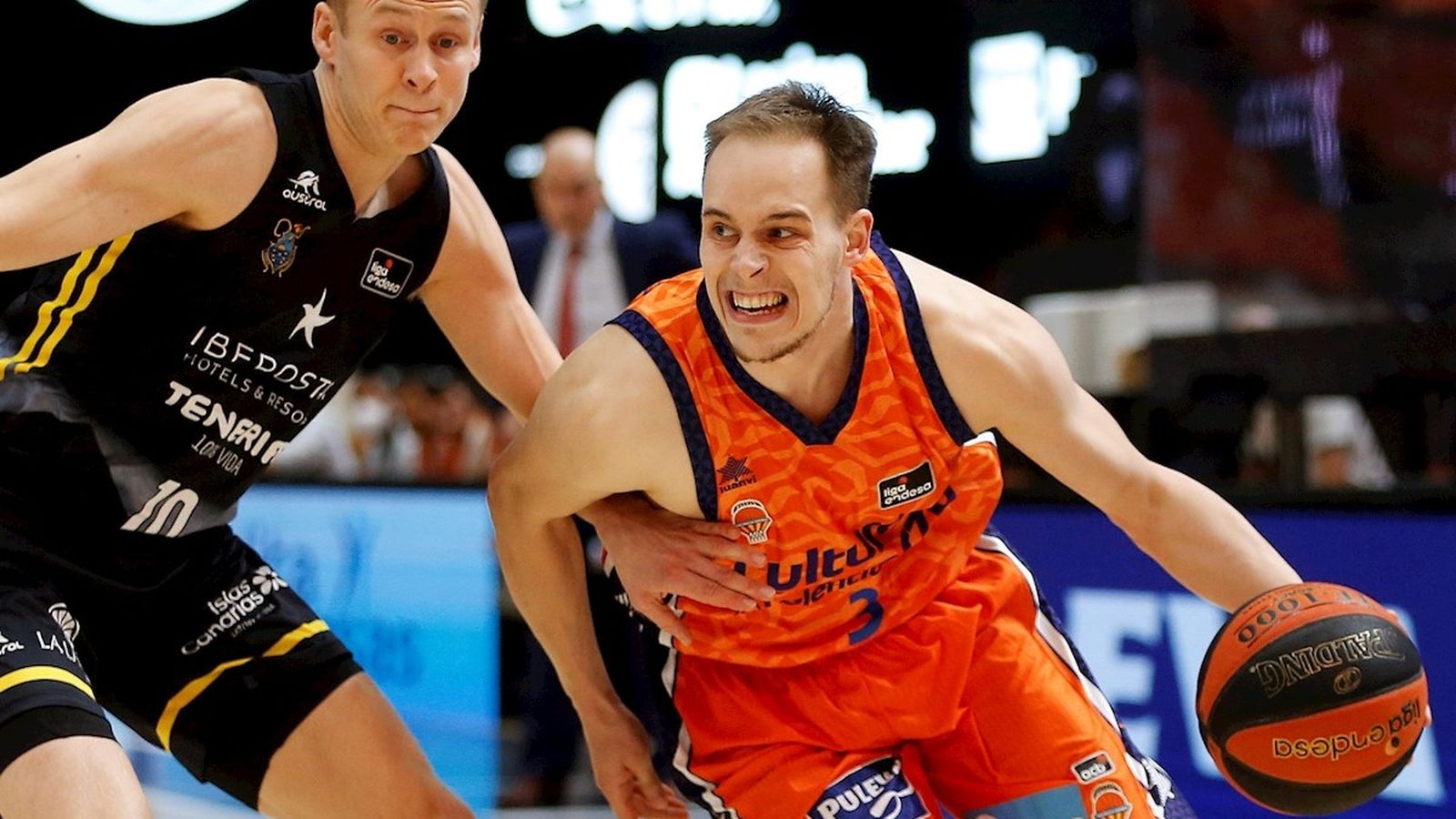 Klemen Prepelič, en una acció del partit