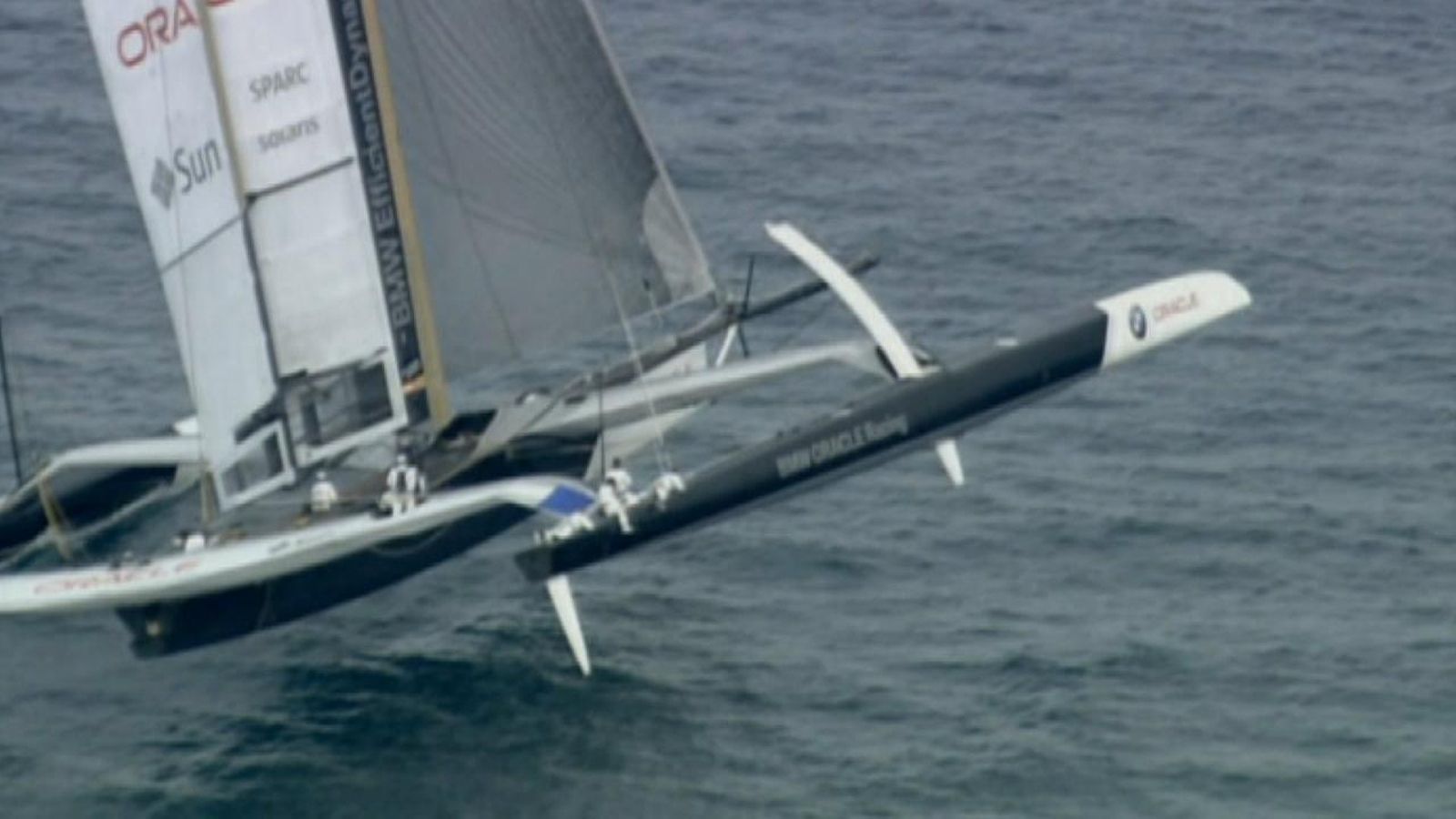 Un dels vaixells que competeixen en la Copa de l'Amèrica