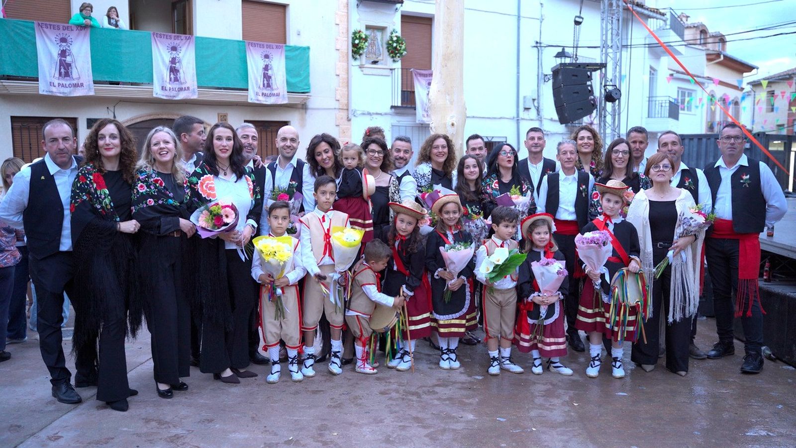 Abans de la gran plantà del xop al Palomar, celebren el tradicional ball dels Pastorets, una dansa que mantenen viva els més menuts del poble