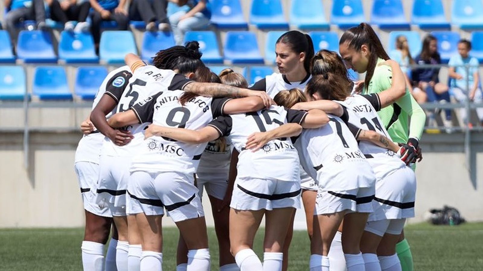 Les jugadores blanc-i-negres, abans del duel a Badalona