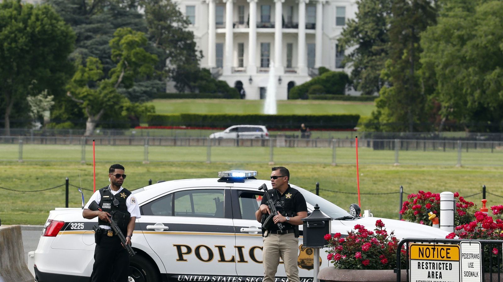 Agents del Servei Secret davant de la Casa Blanca