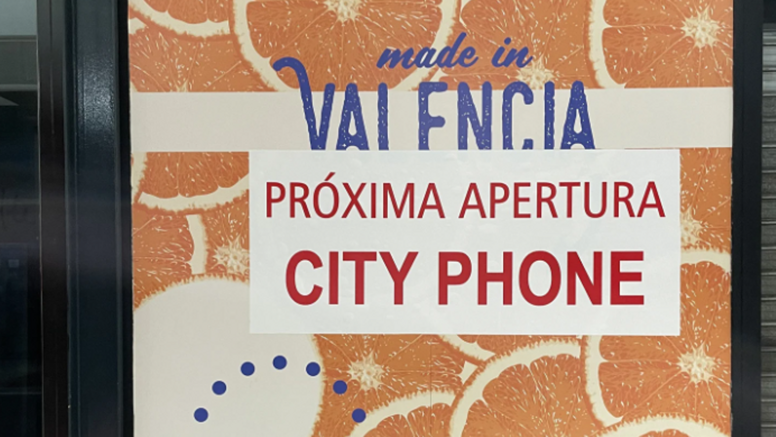 Un negoci anuncia la seua apertura a València en un imatge d'arxiu
