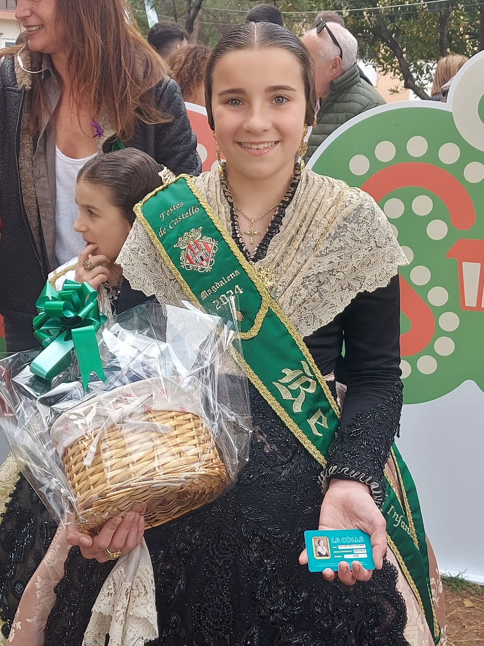 Vega Torrejón Garrote, reina de les festes de Castelló de la Plana amb el seu carnet de La Colla