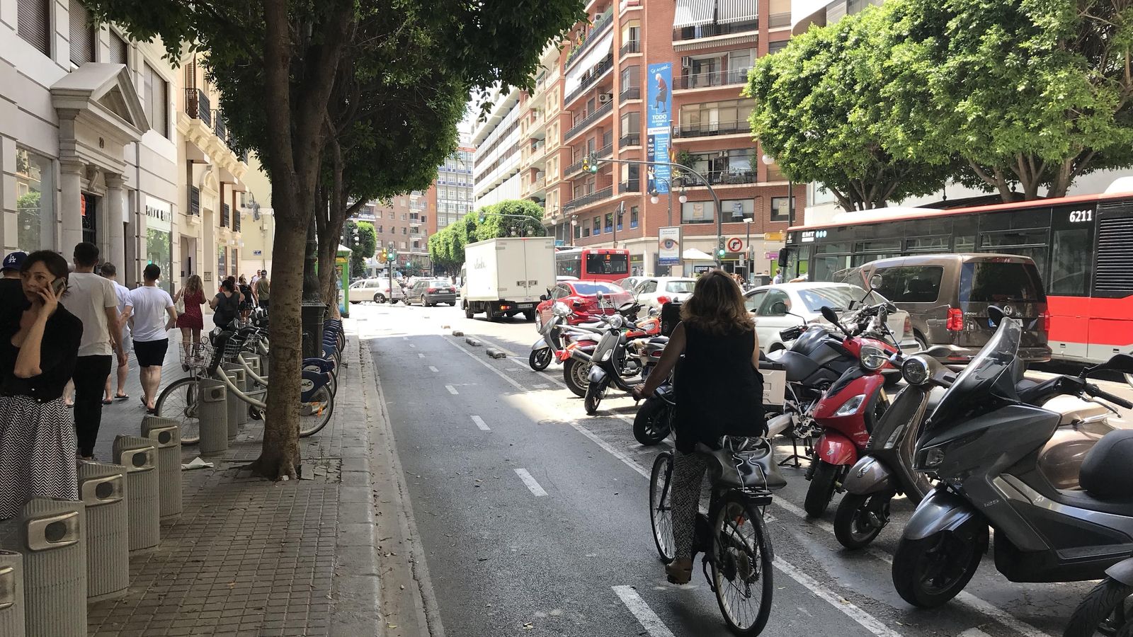 Carril bici al carrer de Colom de València