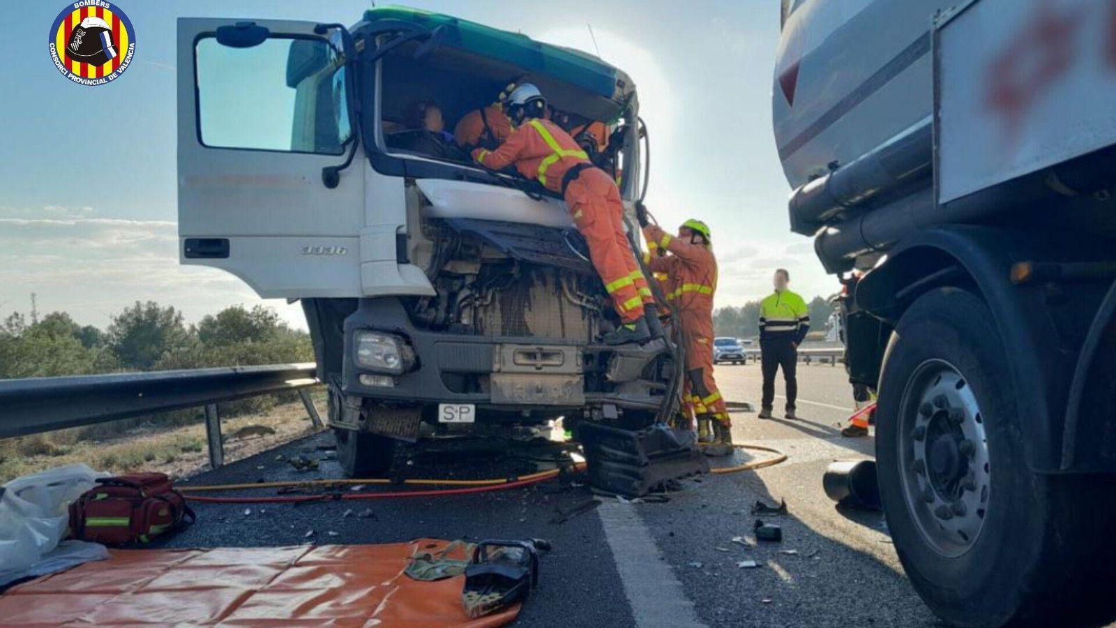 Dos dels camions accidentats a l'A-7 Dos dels camions accidentats a l'A7