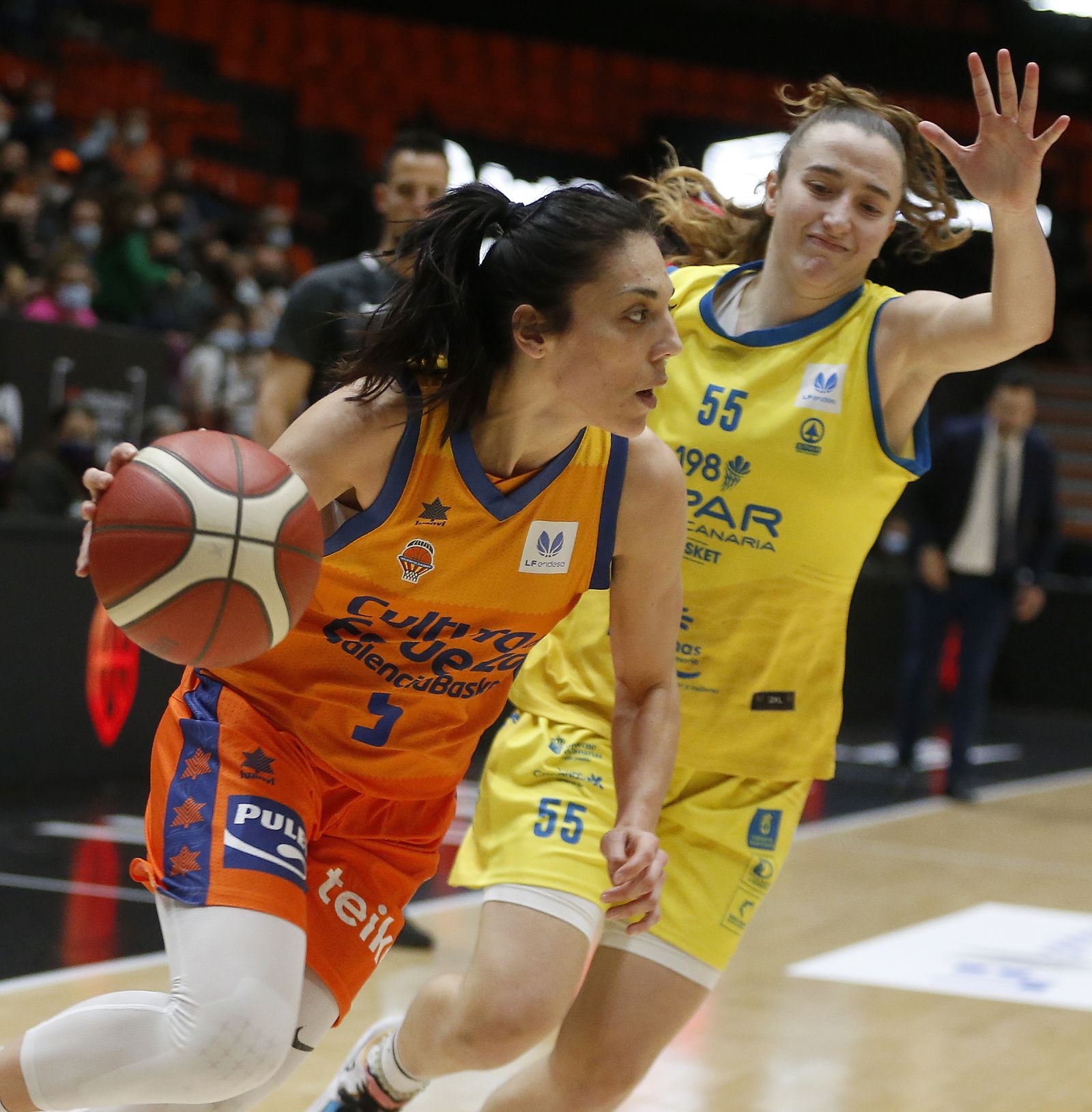 Cristina Ouviña, millor jugadora taronja al duel contra l'Spar Gran Canària