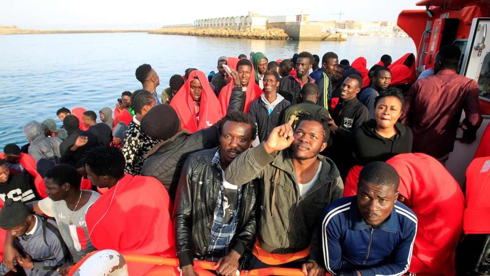 Salvament Marítim ha rescatat 130 immigrants de 12 pasteres en aigües de l'Estret de Gibraltar