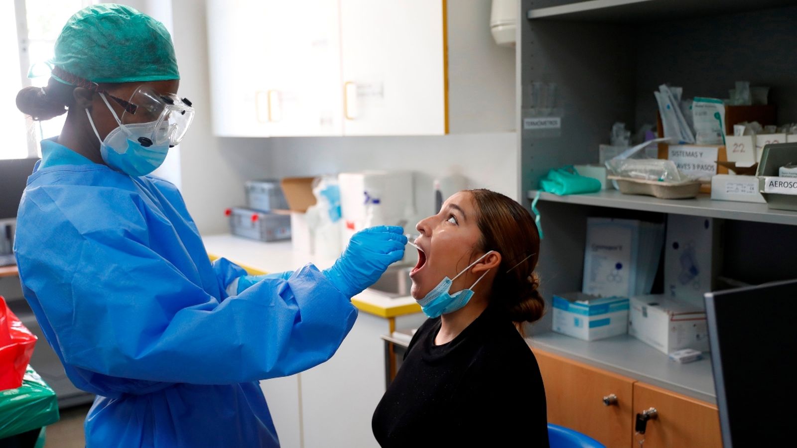 Imatge d'arxiu d'una prova a un centre de salut