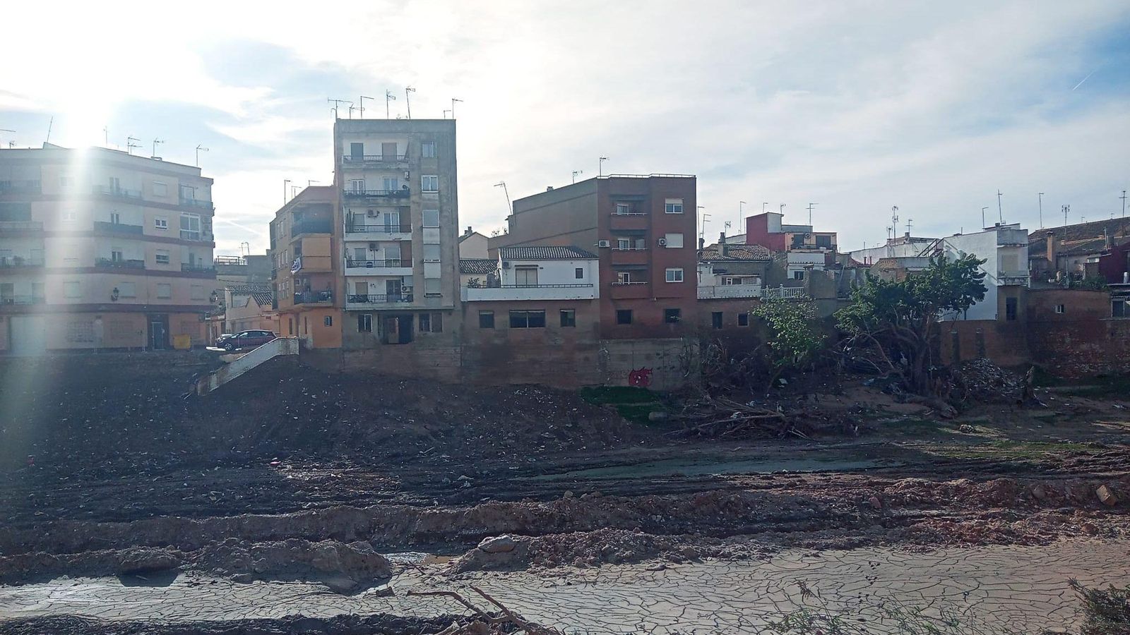 Cases situades vora el barranc del Poio, a Paiporta