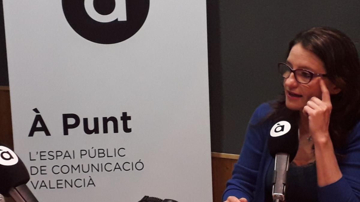 Pots escoltar ací l'entrevista completa a la vicepresidenta del Consell, Mónica Oltra Pots escoltar ací l'entrevista completa a la vicepresidenta del Consell, Mónica Oltra