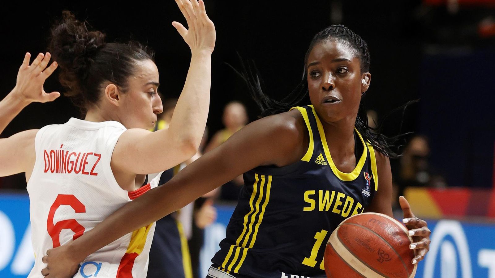 Silvia Domínguez, en una acció del partit