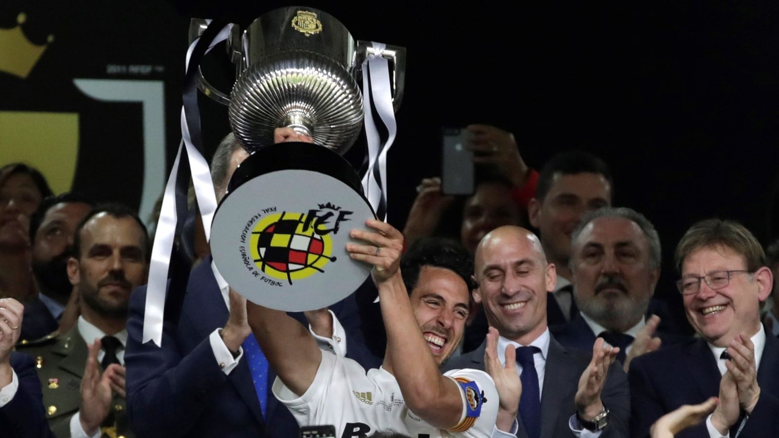 Parejo celebra la victòria del València CF