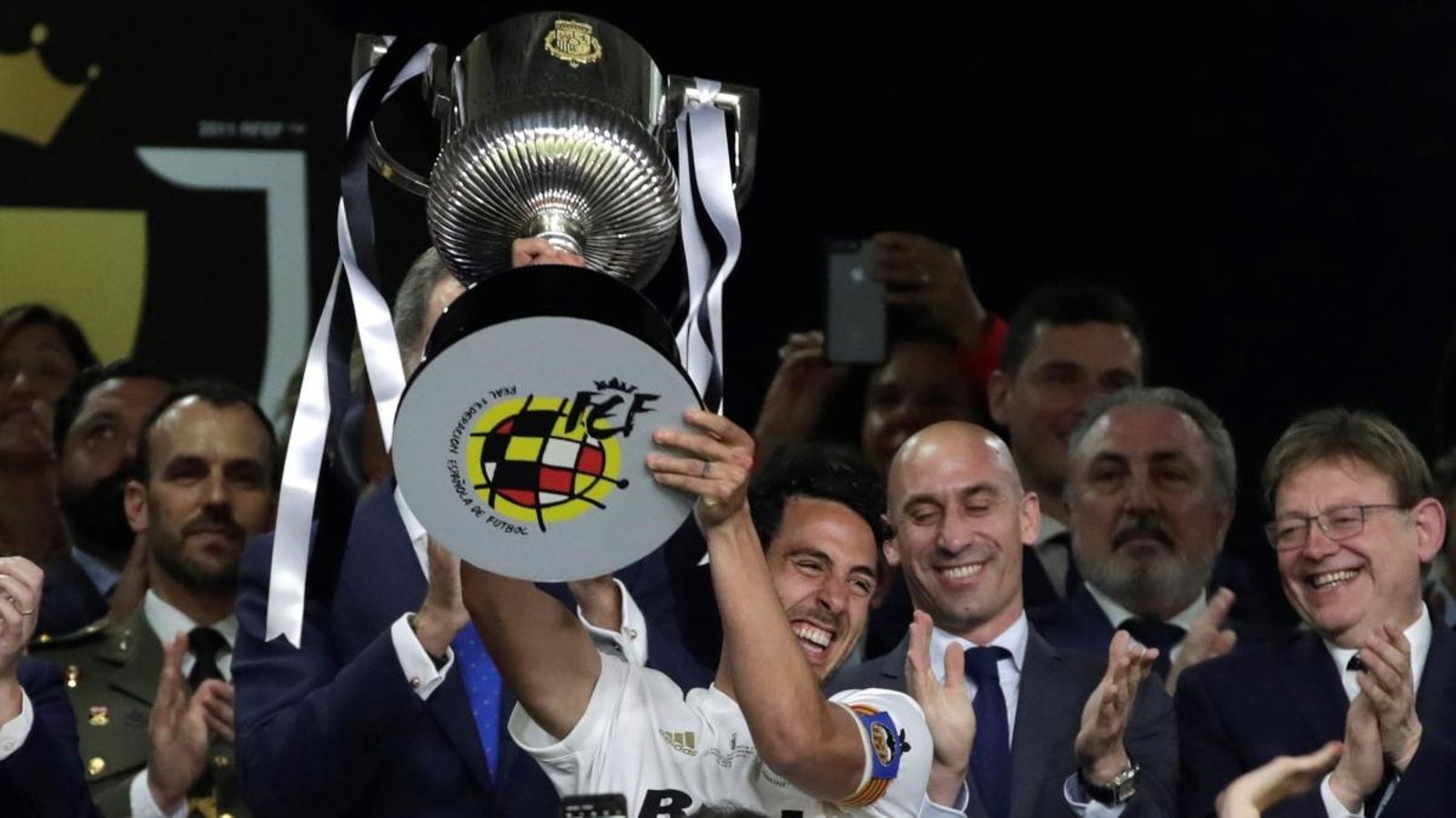 Parejo celebra la victòria del València CF